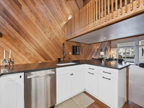 Beaver Creek Luxury Vacation Accommodation 200 Yard to Lift